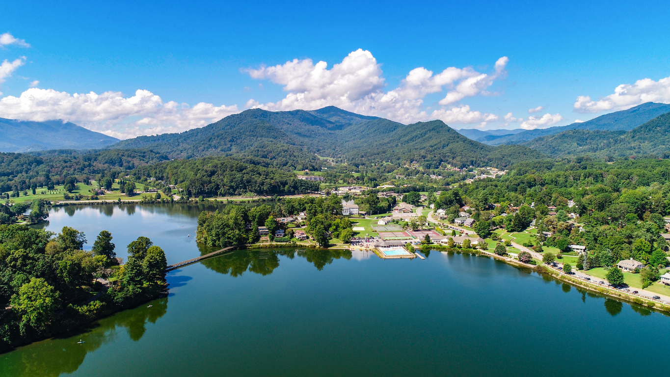 Home Luxury Home Builder Asheville Photo Lake Junaluska iStock The Cottages At Richland Creek